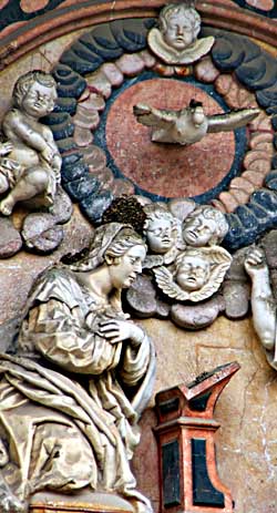 Guanomite on Malaga cathedral statue