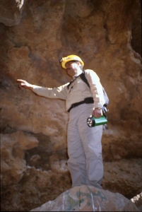 Geologist Mohammed Halawani discussing formations in Dahl Murubbeh