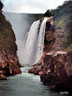 Tamul Waterfall, San Luis Potos
