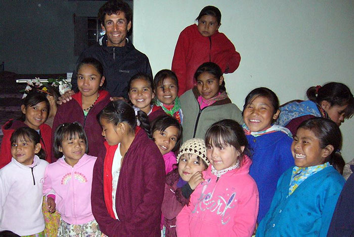 Salva Rodriguez after giving presentation to Raramuri kids