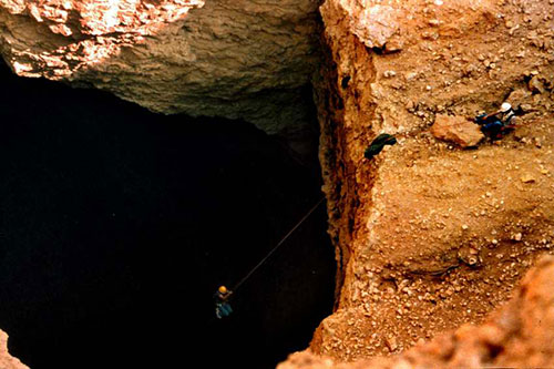 Exploration of Dharb al-Najem, photo by John Pint